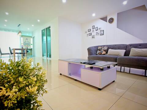 T&C Pearl Avenue(3 Min To Kuching Airport ) #15Pax