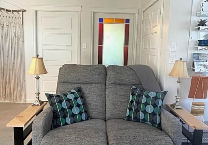 Crooked Nose Nook · A Cozy Valley Hideaway