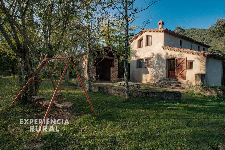 Masía aislada con piscina rodeada de bosques gallery image 3