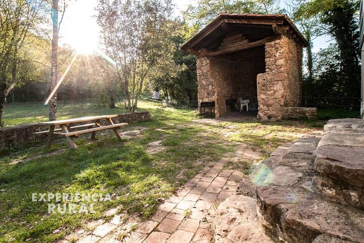 Masía aislada con piscina rodeada de bosques gallery image 4