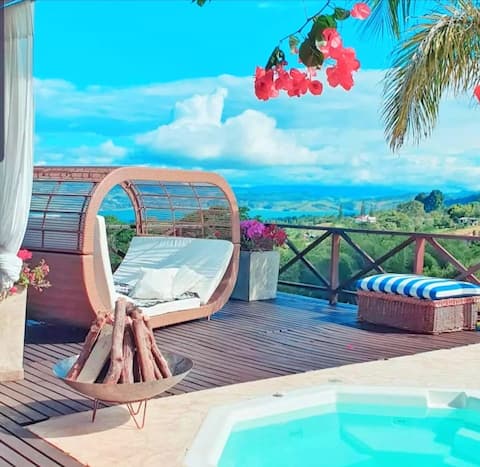 Spectacular house with the best lake view.