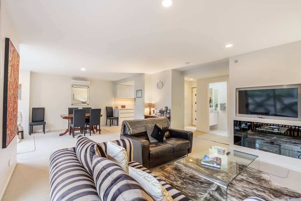 Top Airbnb: Salamanca Precinct Apartment in Battery Point