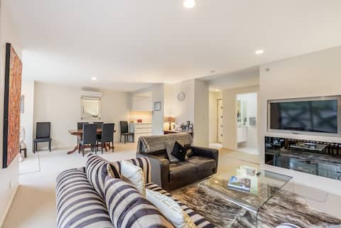 Top Airbnb: Salamanca Precinct Apartment in Battery Point