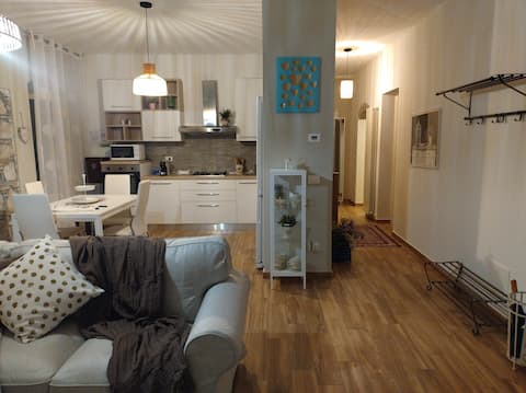 Glamour House