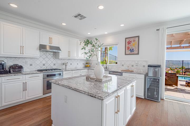 Entire home-POOL-not shared-Private! 5bd 3ba, View gallery image 4