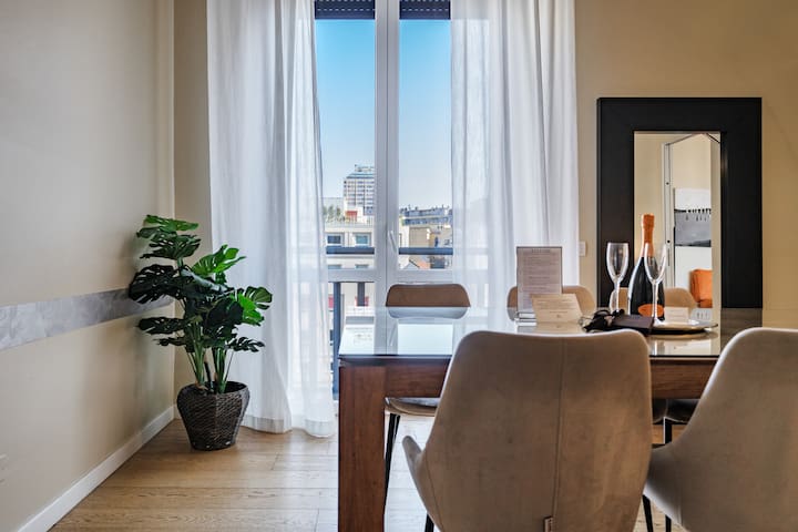 Magnificent Penthouse Duomo -3 bedrooms – 8 Guests gallery image 5