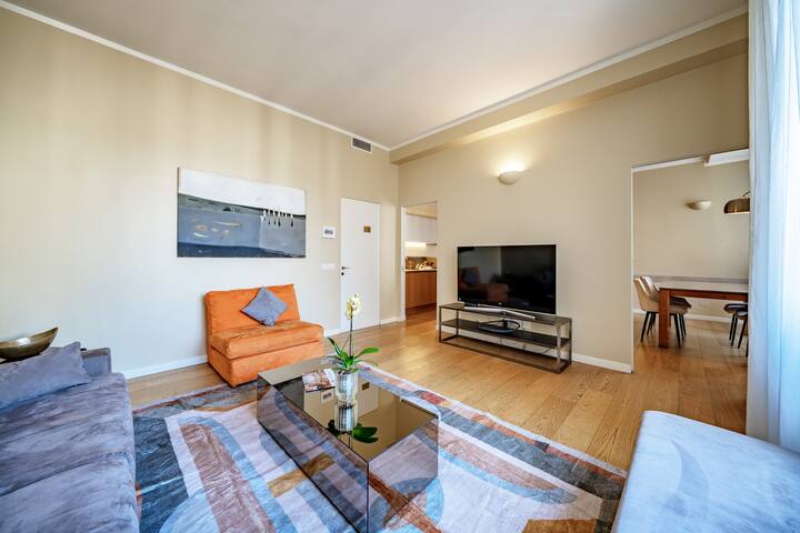 Magnificent Penthouse Duomo -3 bedrooms – 8 Guests gallery image 2