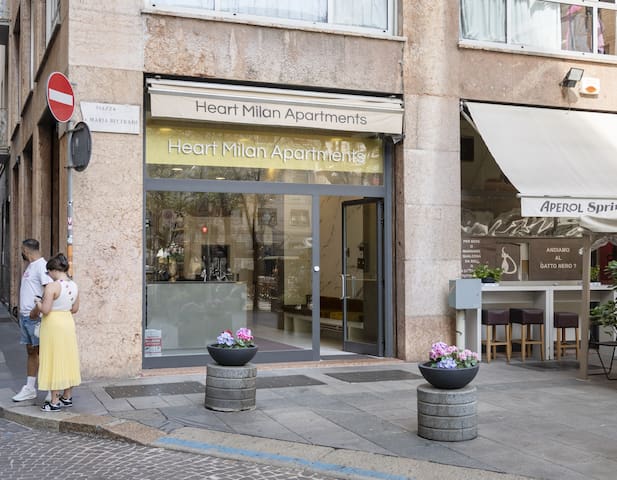 Magnificent Penthouse Duomo -3 bedrooms – 8 Guests gallery image 3