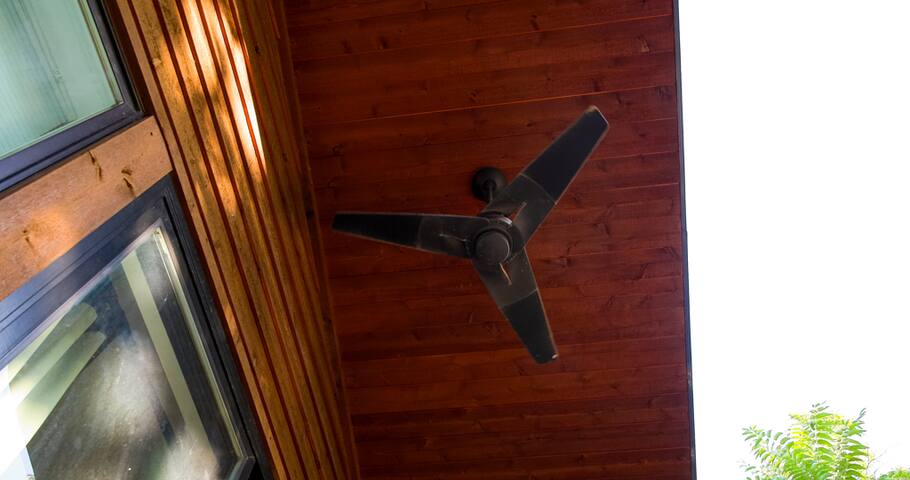 Hip Eastside Home Close to DT. Walk to everything! gallery image 5