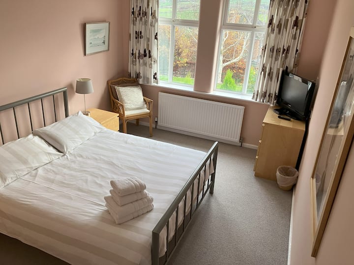 5号卧室，双人床，之后没有。