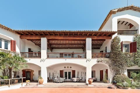 Villa Caprici: Authentic, Sea View, Exclusive