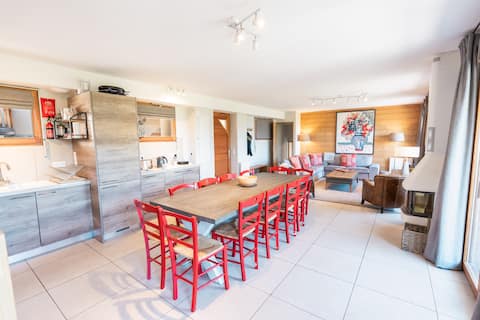 Chalet Galbert: sleeps 10 with stunning views