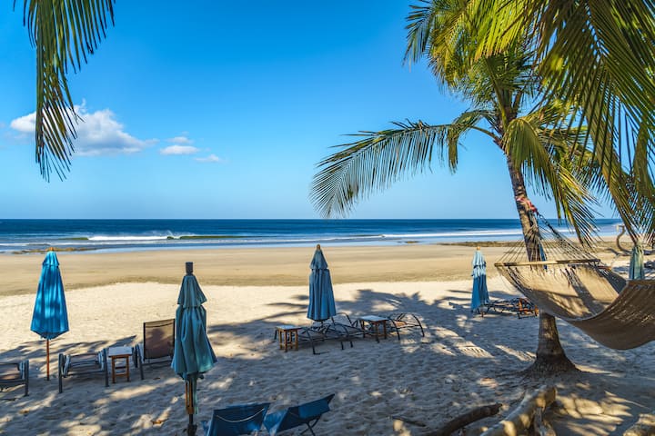 3BR Balinese house w/ pool near beach
