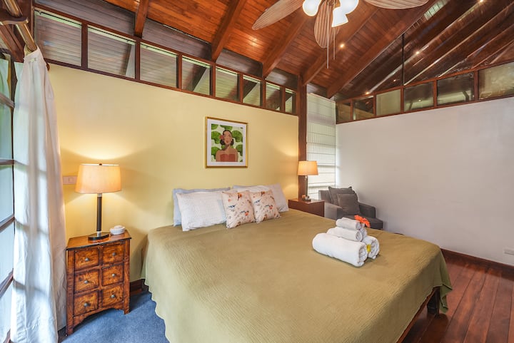 3BR Balinese house w/ pool near beach