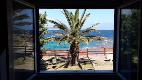 BEACHFRONT HOUSE. WONDERFUL SUNSET VIEW