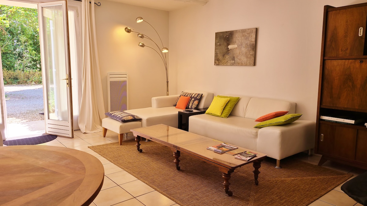 Top performing Airbnb: Between Avignon & Ventoux, Pool & nature/70m² 4 p. in Monteux