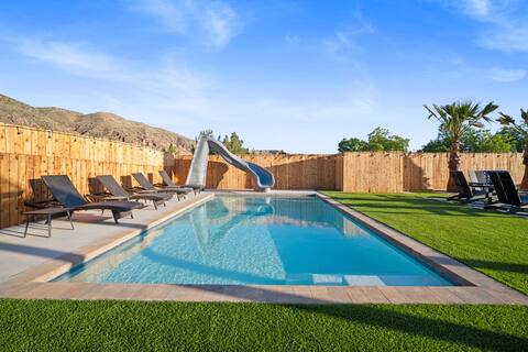 Private Pool/Spa & pickleball. Fun games Sleeps 30