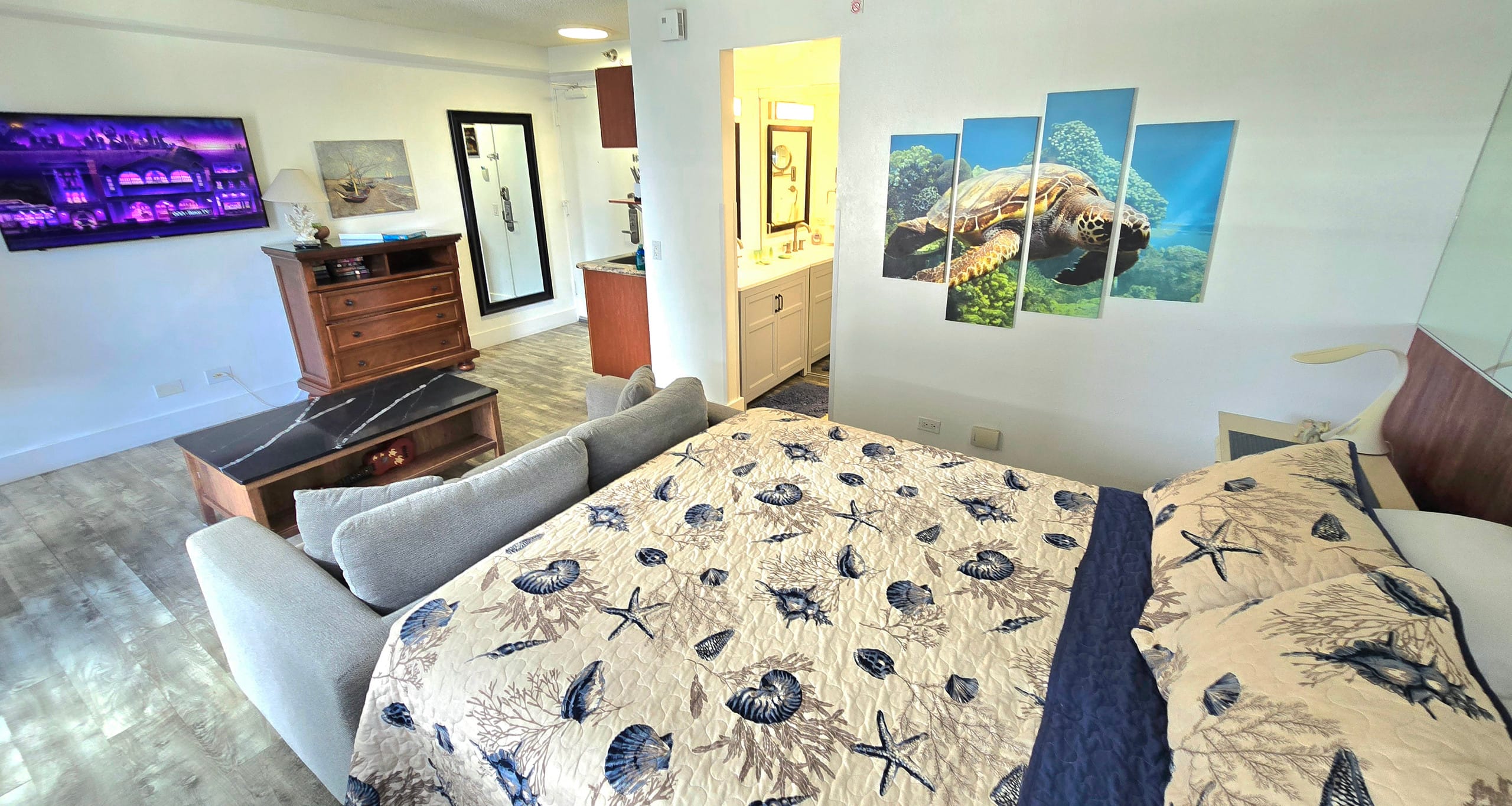 Wonderful, Updated, Waikiki Condo at Aloha Surf! - Image 4