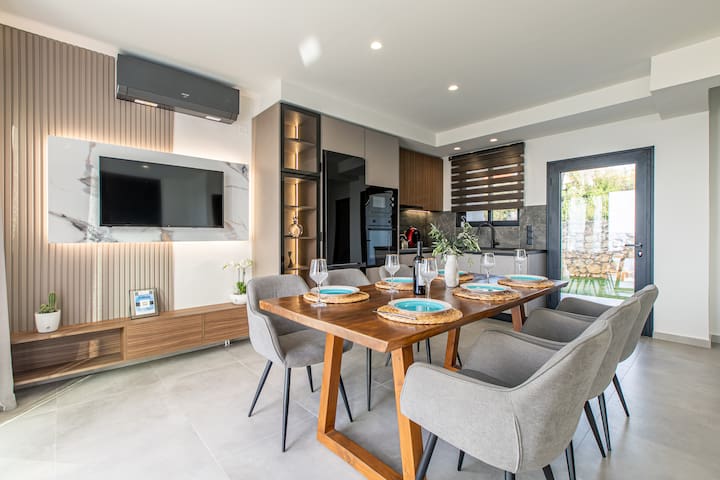 1km to Beach*300mt to Restaurants & Supermarkets * gallery image 3