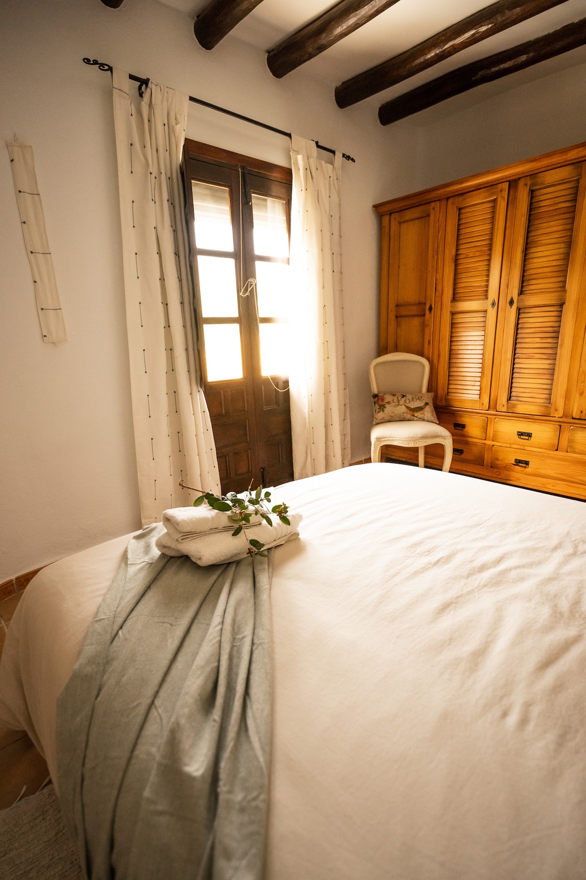 Slaapkamer met 2 meter bed 