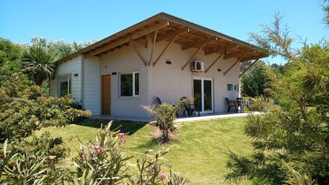 Propiedad de Airbnb exitosa: "Casas El Cardon" Chapadmalal Beach, Mar del Plata en Colonia Chapadmalal