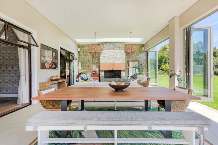 Beautiful 5-Bedroom Property in Upper Constantia gallery image 3