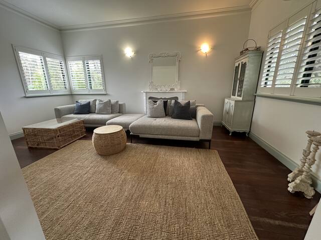 Clemandtines Vintage Beach Estate gallery image 3