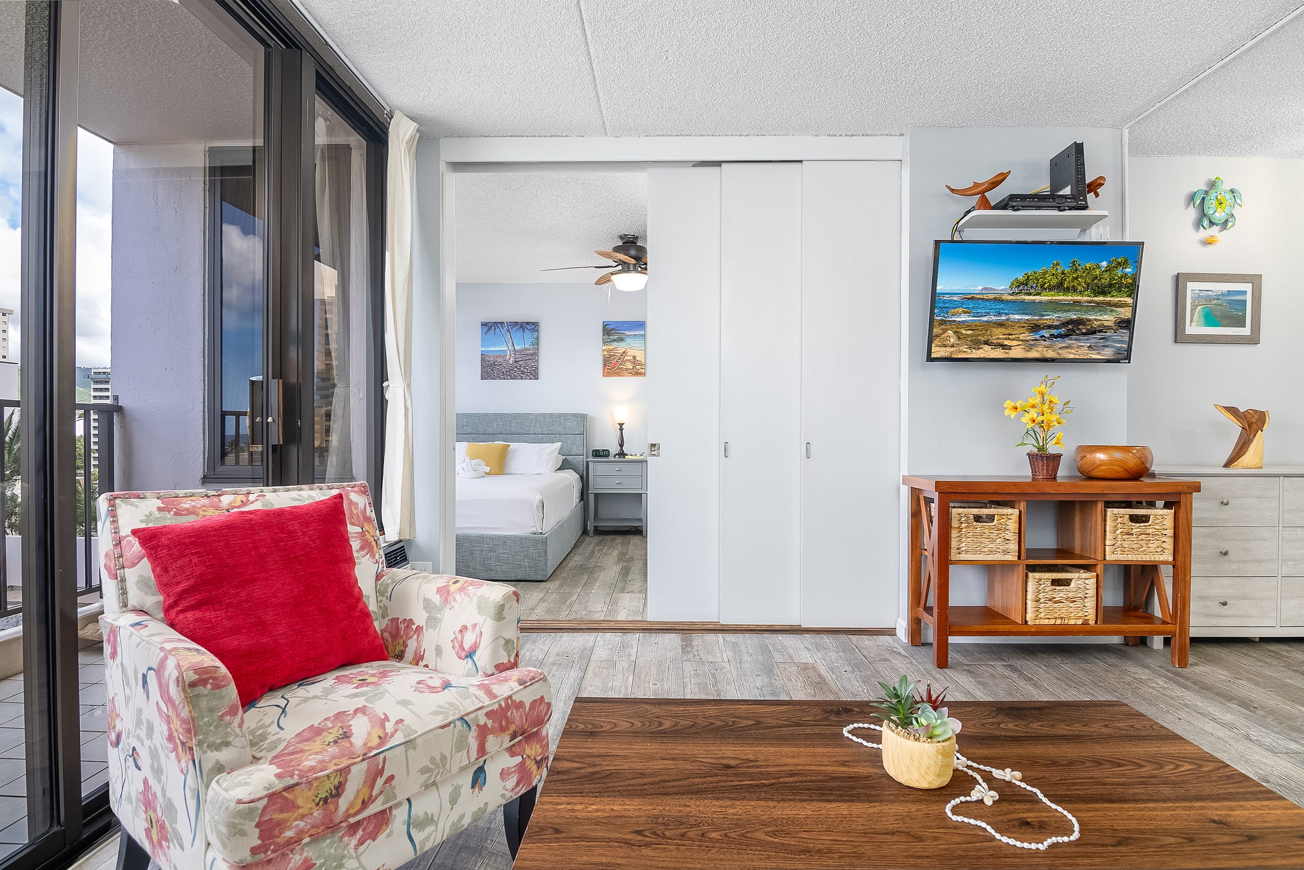Condo in Honolulu · ★4.73 · 1 bedroom · 3 beds · 1 private bath - Image 7