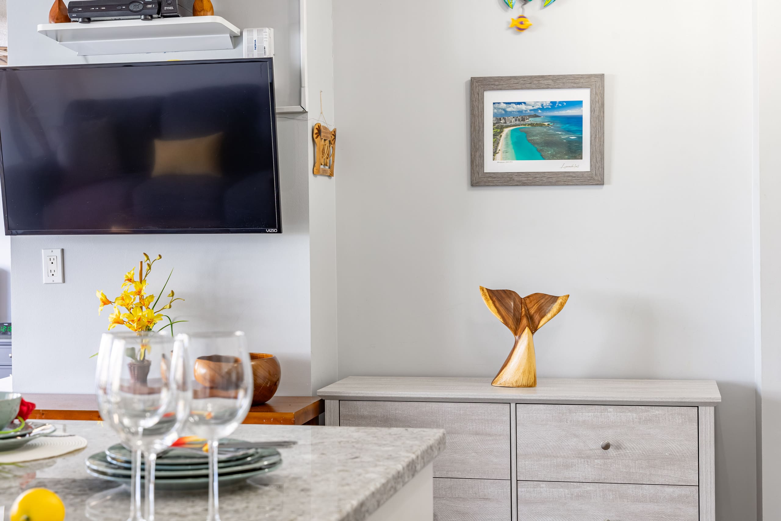 Condo in Honolulu · ★4.73 · 1 bedroom · 3 beds · 1 private bath - Image 8