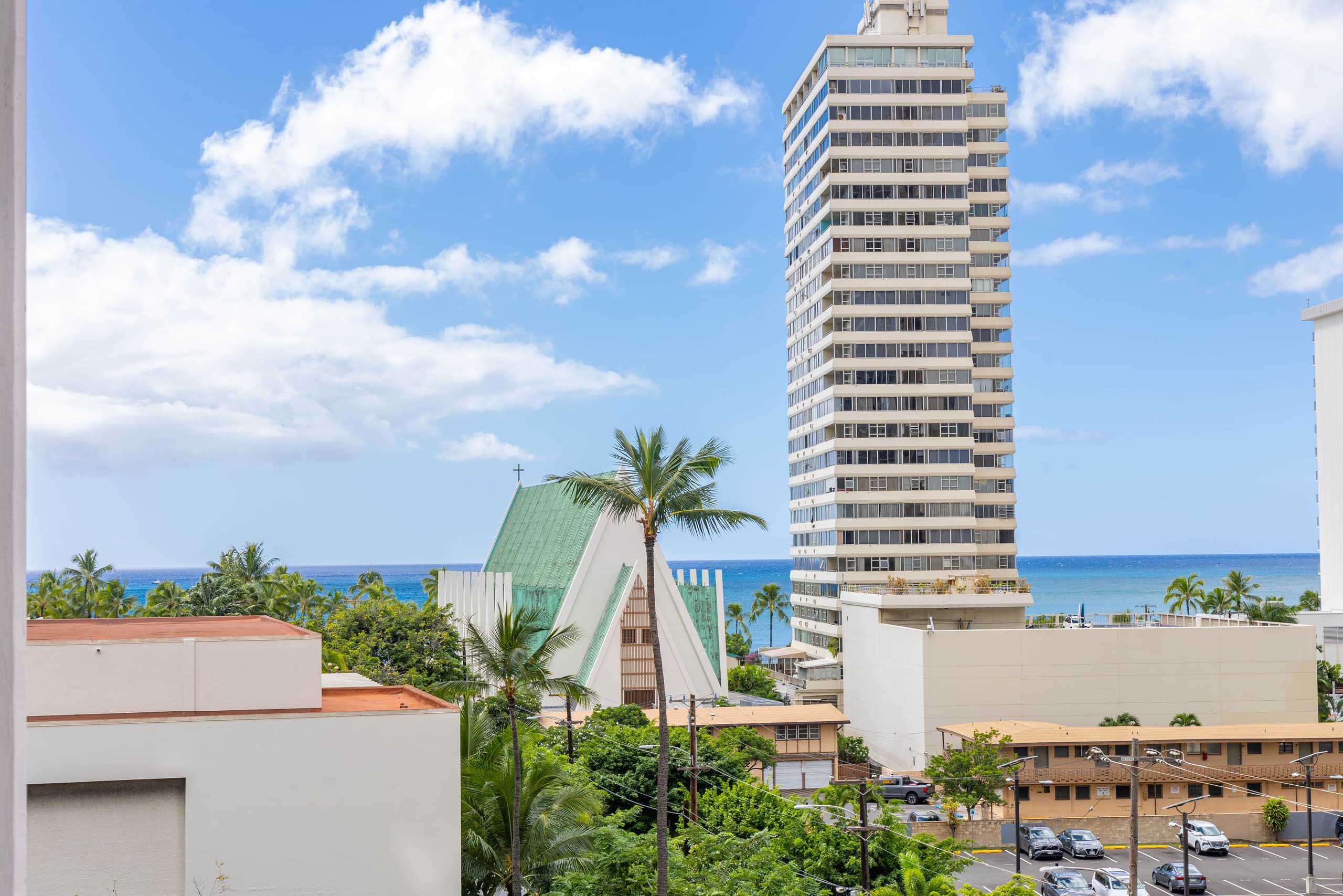 Condo in Honolulu · ★4.73 · 1 bedroom · 3 beds · 1 private bath - Image 57