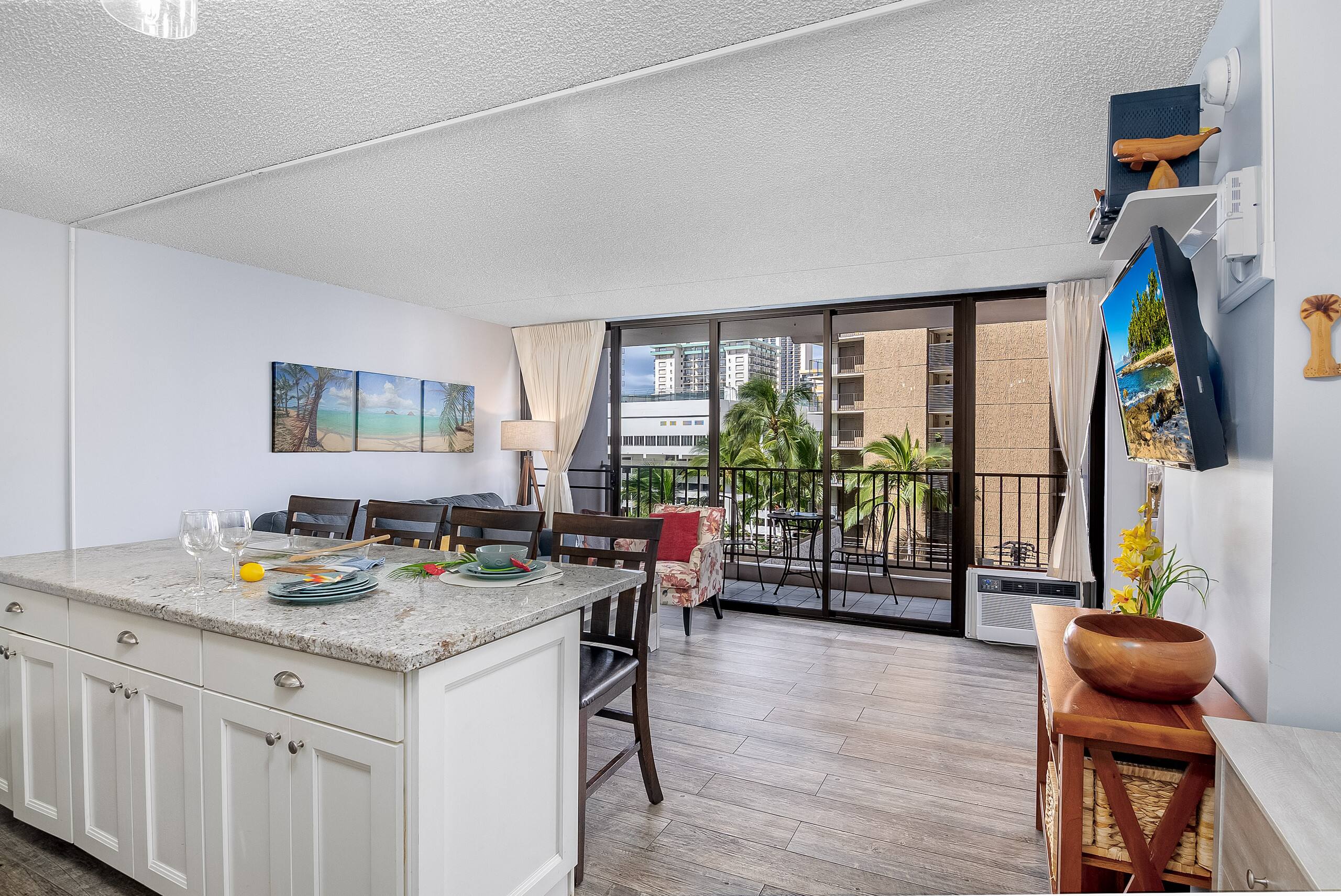 Condo in Honolulu · ★4.73 · 1 bedroom · 3 beds · 1 private bath - Image 29