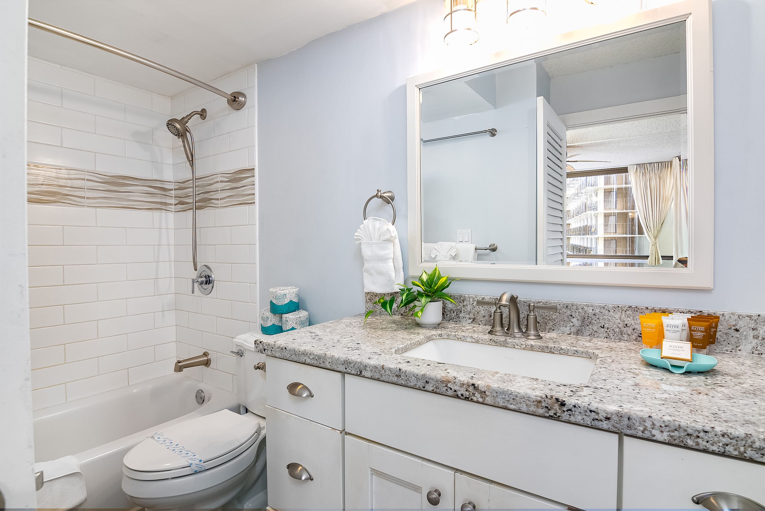 Condo in Honolulu · ★4.73 · 1 bedroom · 3 beds · 1 private bath - Image 44