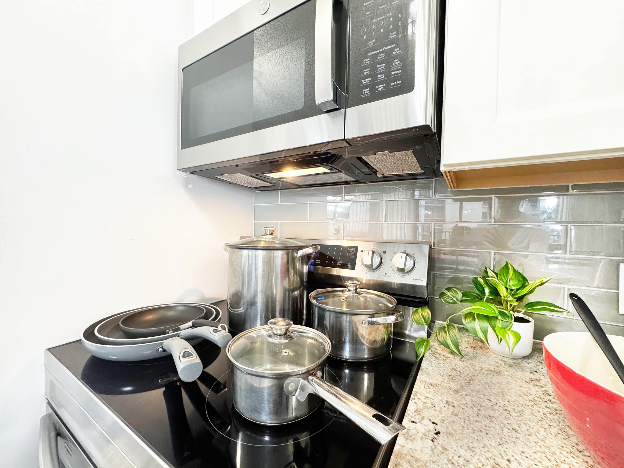Condo in Honolulu · ★4.73 · 1 bedroom · 3 beds · 1 private bath - Image 24