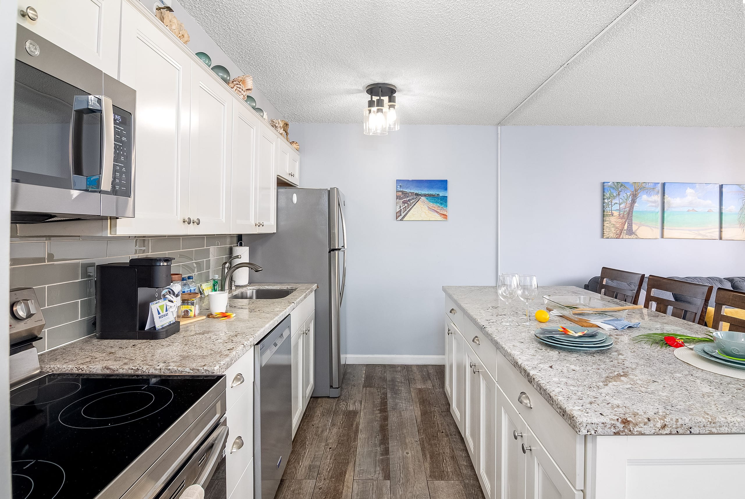 Condo in Honolulu · ★4.73 · 1 bedroom · 3 beds · 1 private bath - Image 18