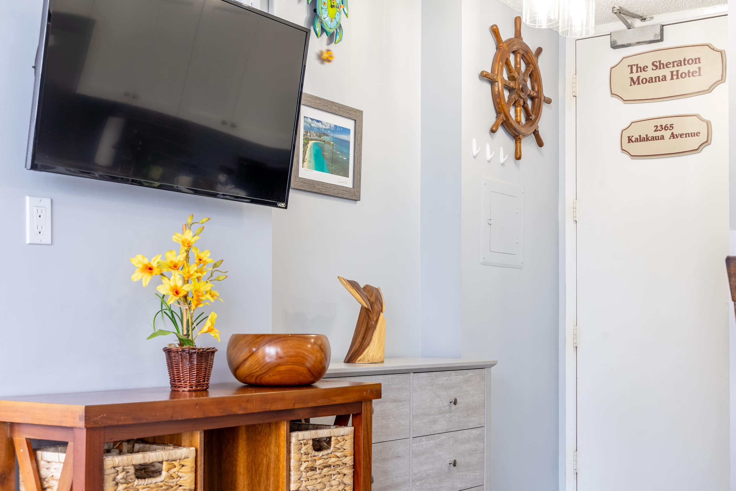Condo in Honolulu · ★4.73 · 1 bedroom · 3 beds · 1 private bath - Image 14