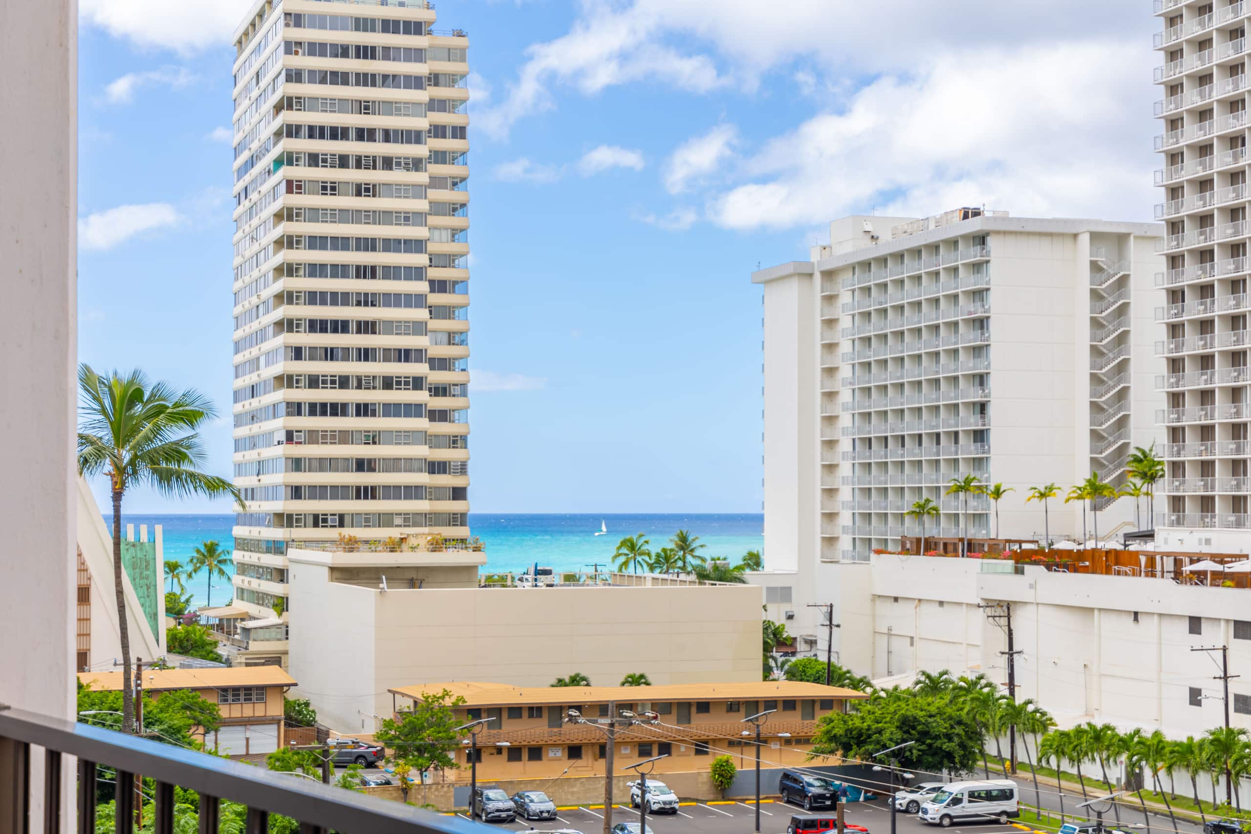 Condo in Honolulu · ★4.73 · 1 bedroom · 3 beds · 1 private bath - Image 51