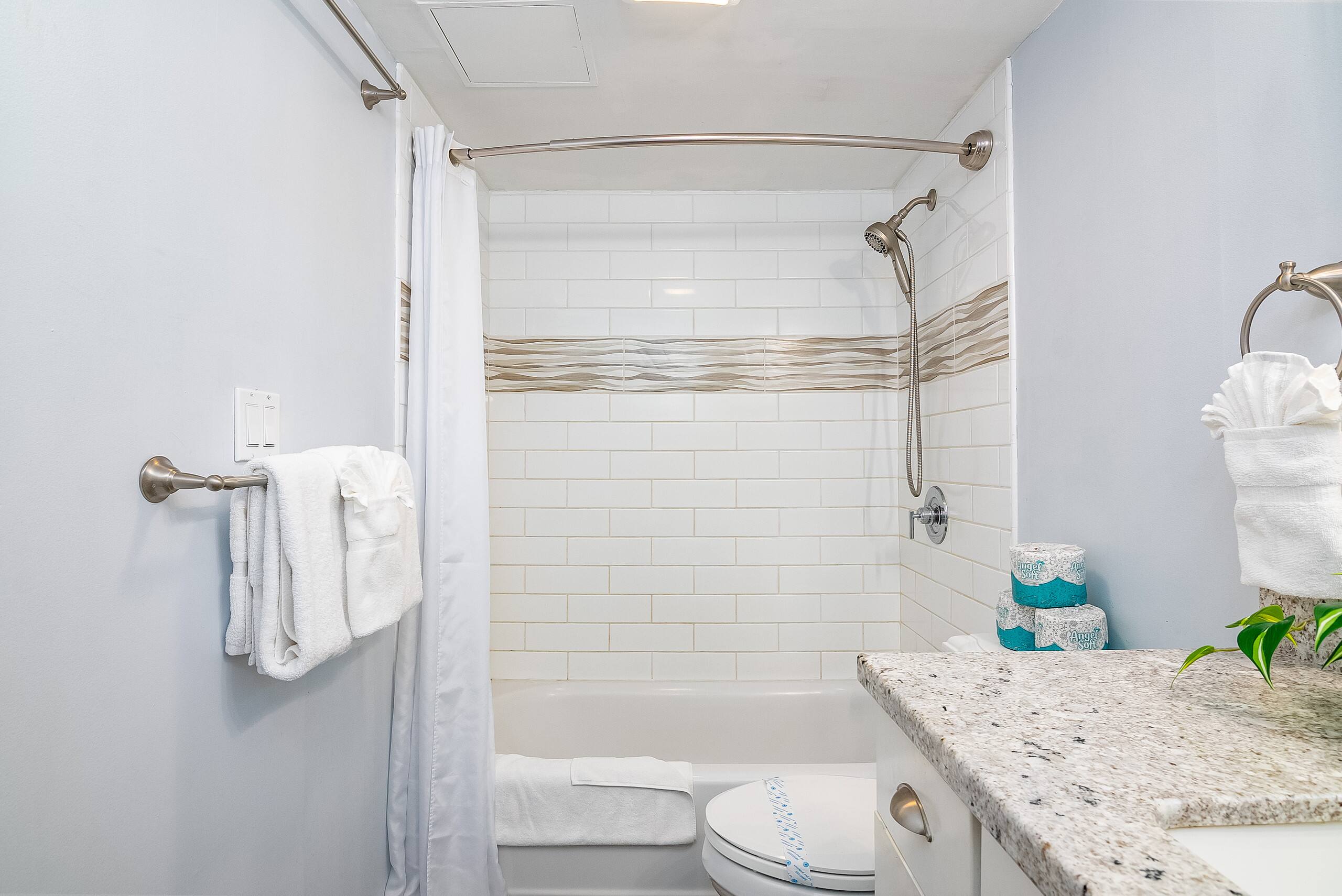 Condo in Honolulu · ★4.73 · 1 bedroom · 3 beds · 1 private bath - Image 45