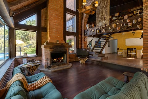 Casa Família Vivern · Pool, Barbecue & Art