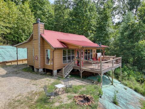 Unique Studio Cabin Hot Tub Mountain View