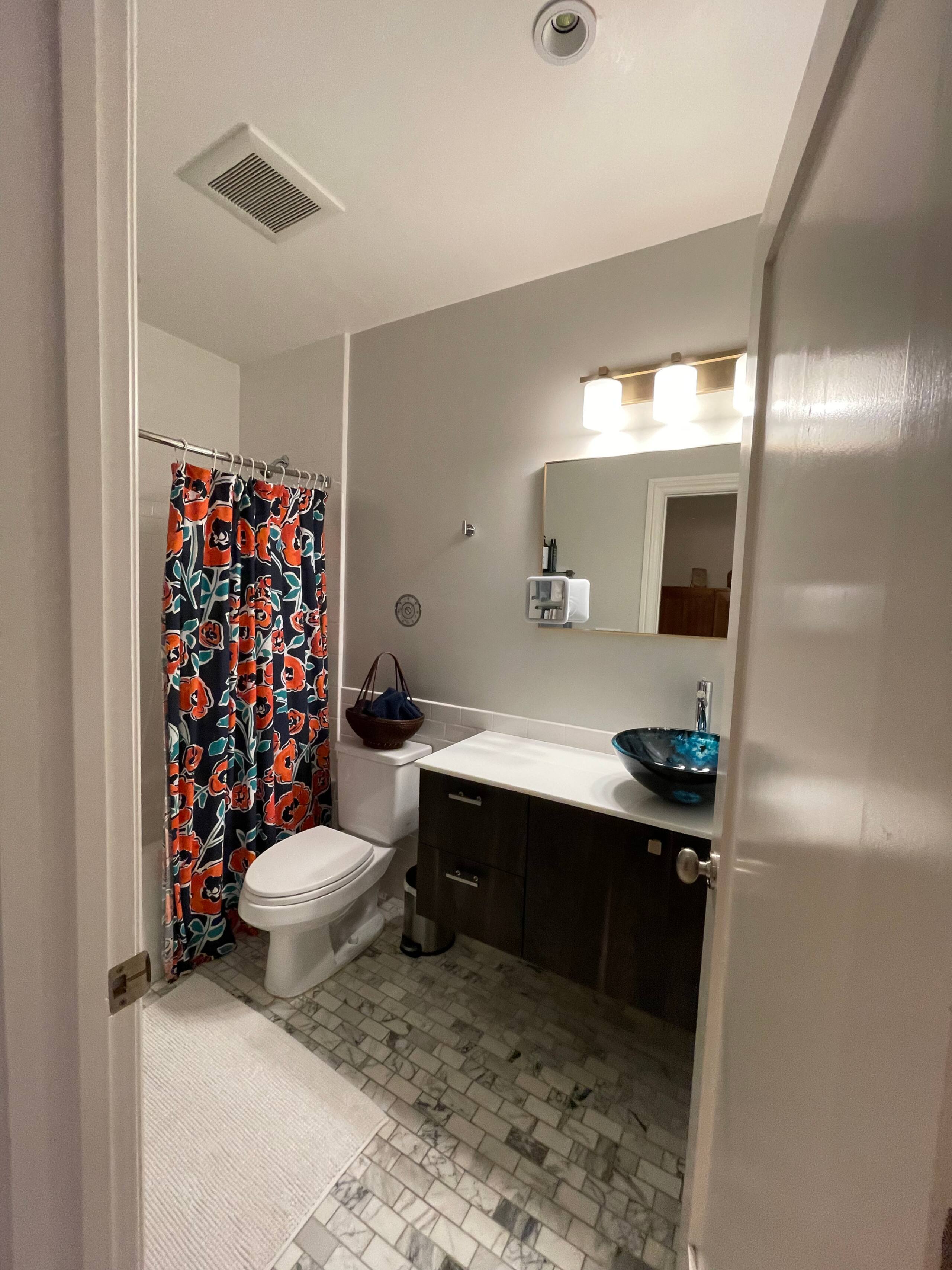 Home in San Francisco · ★4.82 · 4 bedrooms · 4 beds · 3.5 baths - Image 83