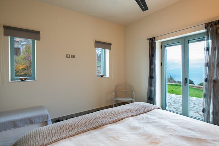 Bedroom 1, double, with view