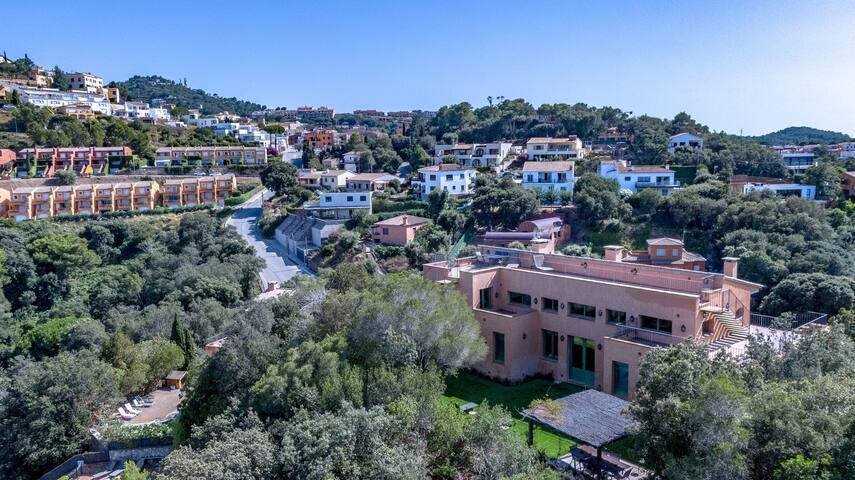 Anahuacal·li on the hilltop over the sea gallery image 5