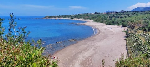 Top Airbnb: Villa Borgo degli Ulivi with private beach a Cefalù