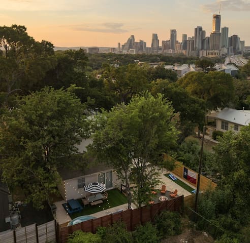 Bachelor(ettes) 2 Homes | Pool, Games, Downtown gallery image 5