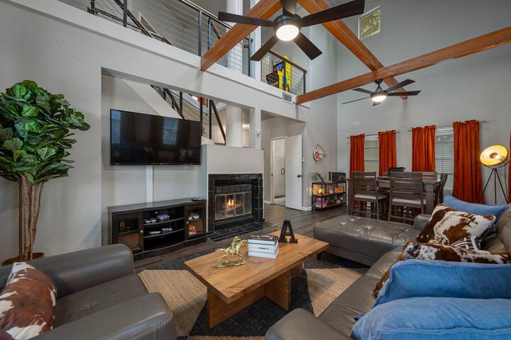 Bachelor(ettes) 2 Homes | Pool, Games, Downtown gallery image 3