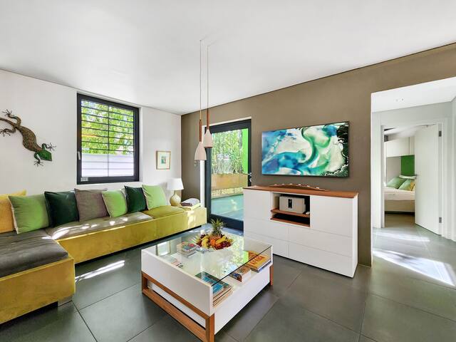 Sunny BBQ Terrace & Panoramic Table Mountain View gallery image 3