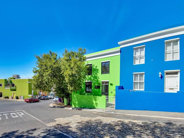 Sunny BBQ Terrace & Panoramic Table Mountain View gallery image 5