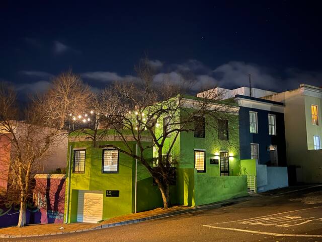 Sunny BBQ Terrace & Panoramic Table Mountain View gallery image 2