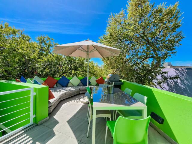 Sunny BBQ Terrace & Panoramic Table Mountain View gallery image 4