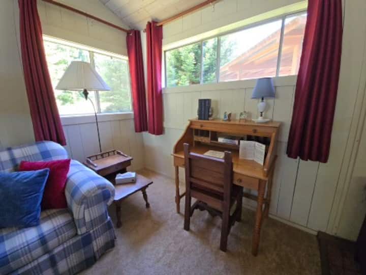 Mendocino Coast Cottage (Americana House) - Mendocino, CA